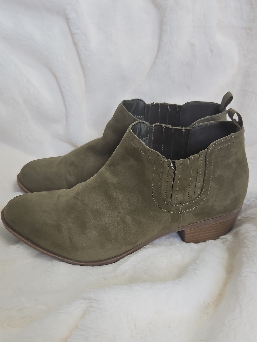 Women’s Olive Green  Faux Suede Ankle Boots - Classic Gore Chelsea 10.5W